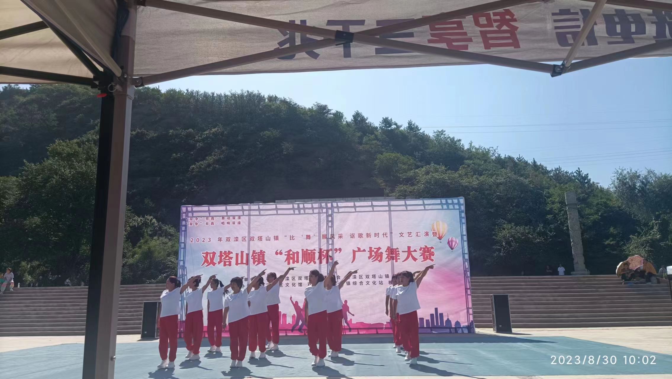 老鹰观众热烈欢呼！，巴特勒迎来二十赛季出色发挥观众掌声雷动的简单介绍