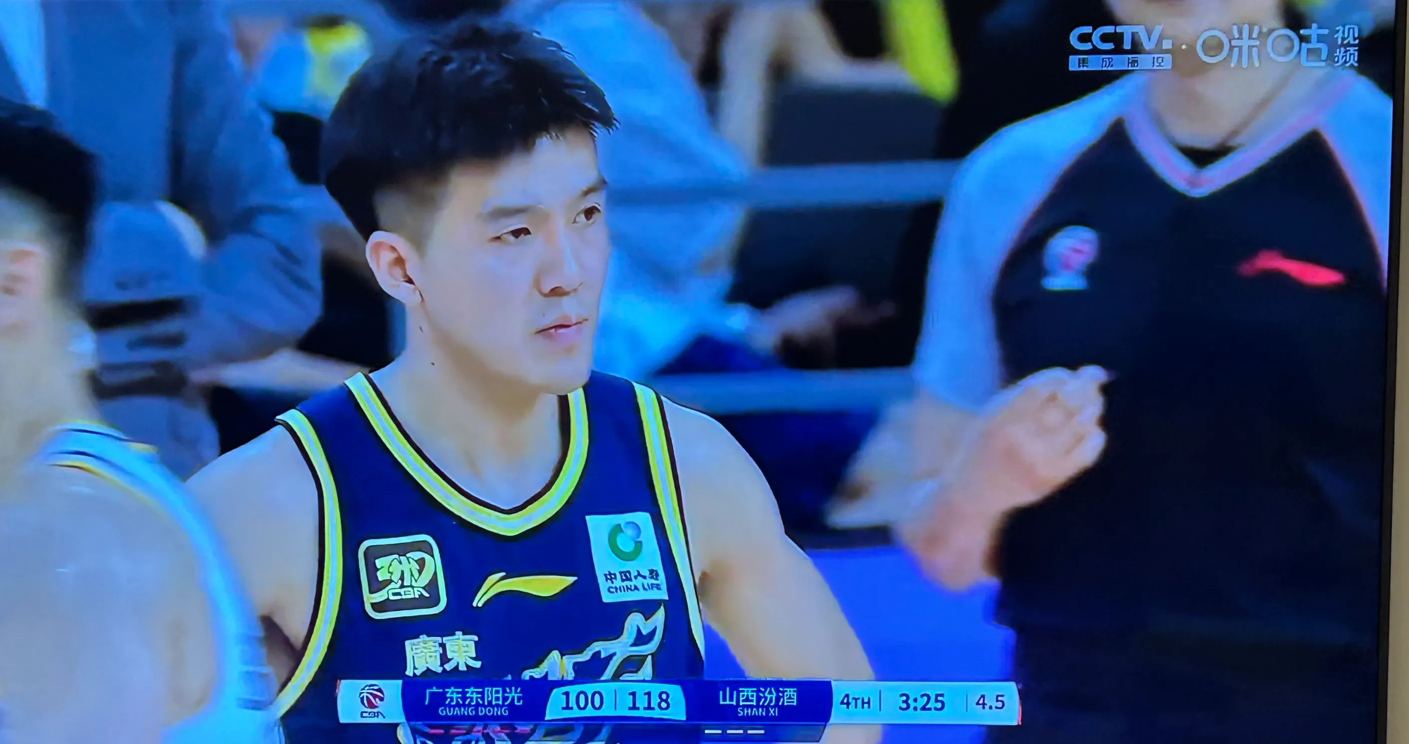 加时末段欧超杯焦点战；广东宏远门线救险；态度坚定；更衣室氛围转暖