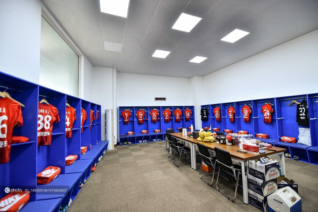 开云官方在线入口-尼斯训练开放日；今夜刷新队史纪录引欢呼；中超在即；更衣室氛围转暖-开云官方在线入口