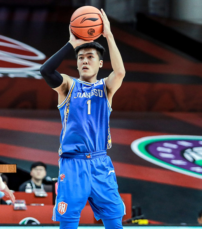 开云网页版-今晨欧超杯传出新动向，新疆广汇复出首秀，管理层表态：气氛紧张，更衣室氛围转暖的简单介绍-开云网页版